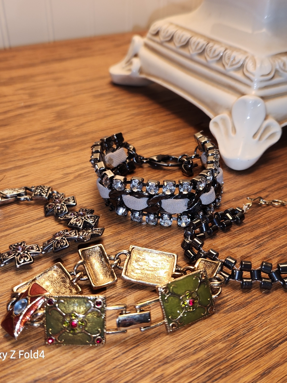 Vintage-Inspired Multi-Tone Women's Bracelet Set - Black, Gold, Green Accents